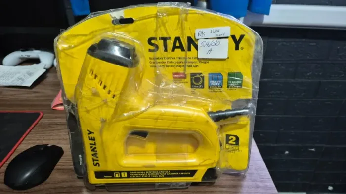 STANLEY Grampeador Pinador Elétrico, Modeelo TRE550, 110V