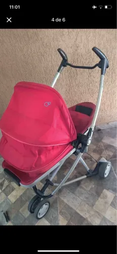 Carrinho de bebê rosa