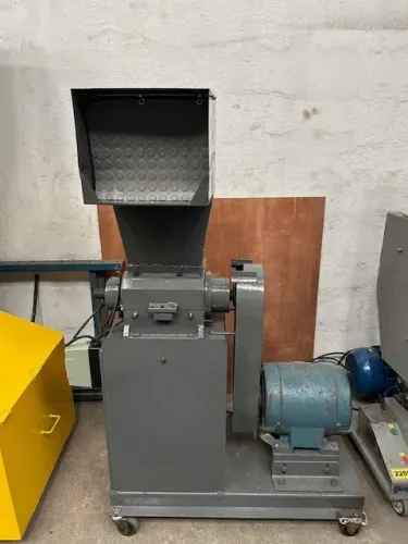 Moinho Plástico 260mm boca, motor 7,5cv