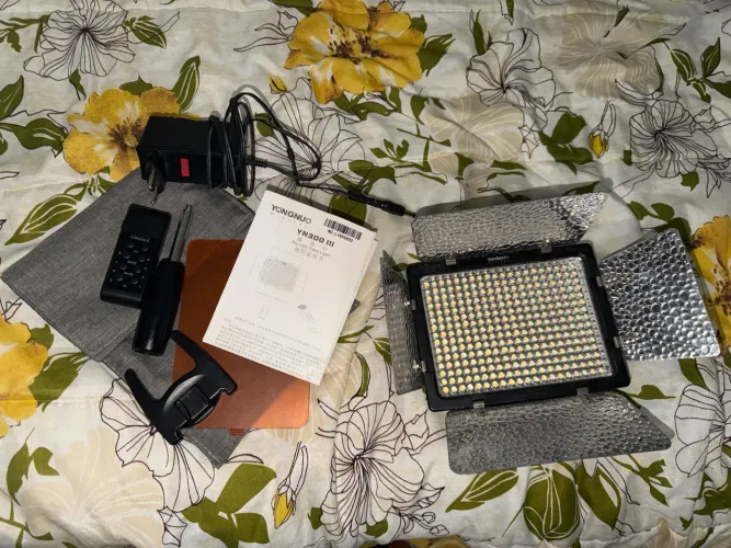 Luz YONGNUO YN300 III Pro LED Video Light.
