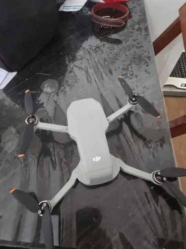 Drone DJI Mini SE com controle