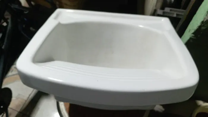 Vendo esse tanque de lavanderia em louça marca icasa