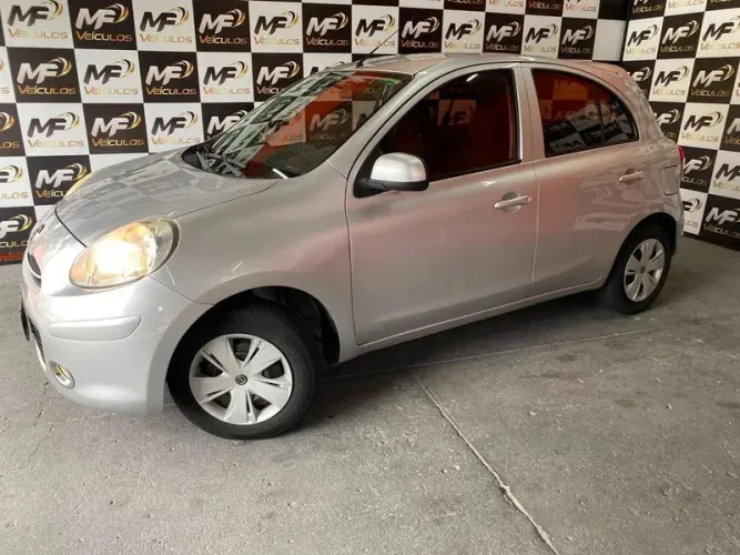 Nissan March 1.0 12V Flex 5P 2015