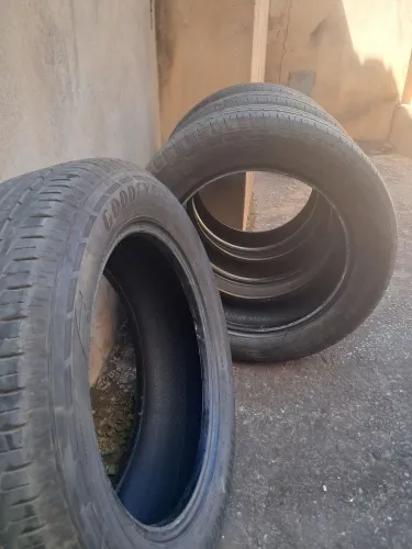 VENDO 4 PNEUS GOODYEAR 215/60/17 USADOS MEIA VIDA