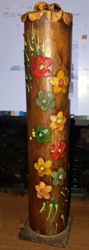 Escultura Artesanal com Flores para Insenso