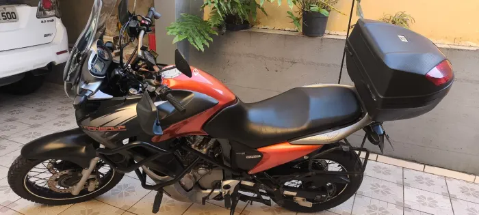 Moto impecável 