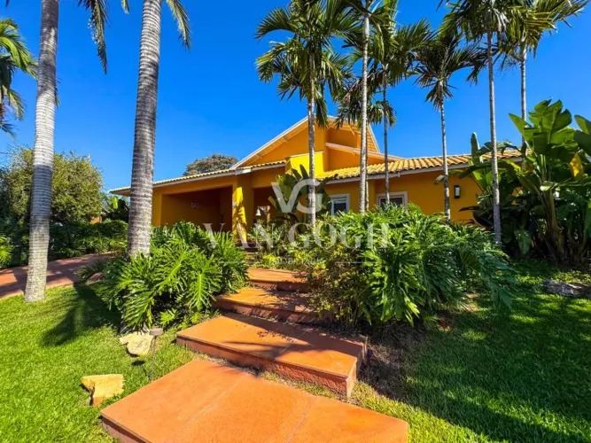 Casa com piscina no condomínio Palm Park em Holambra