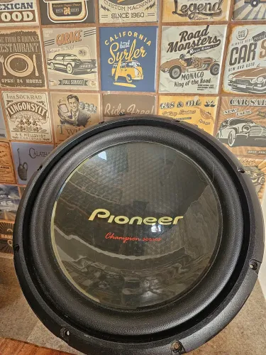 Subwoofer pioneer