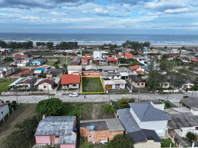 TERRENO NA TERCEIRA QUADRA DO MAR EM BALNEÁRIO GAIVOTA