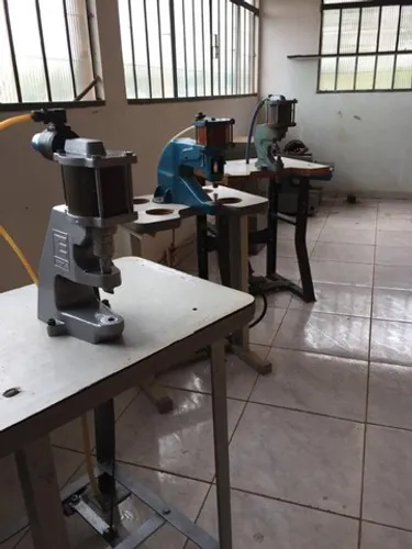Máquinas de Pregar Botão e Máquinas de Corte