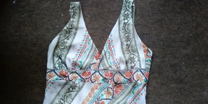 VESTIDO DE CREPE. TAMANHO G 