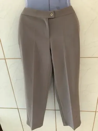 Calça social feminina. Tipo alfaiataria