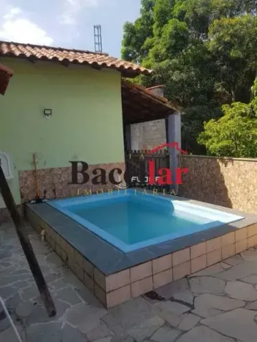 CASA LINEAR 04 QUARTOS. COM PISCINA e LAREIRA