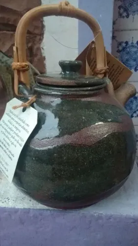 Chaleira toda em argila