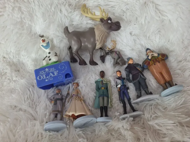 Personagens Frozen - Olaf, Sven, Anna, Kristoff, Elsa e Hans