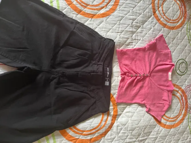 Short POLL E Blusa Cropped Rosa com Botões