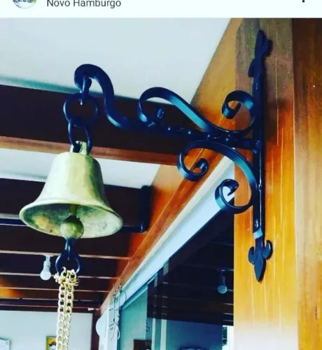 Sino em Bronze com Mão Francesa em Ferro Forjado na CasaDeFerro!