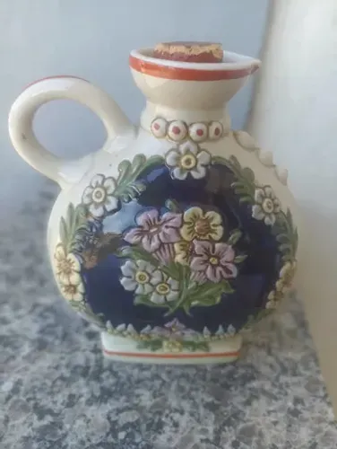 pequena jarra ceramarte coleção coração em porcelana 