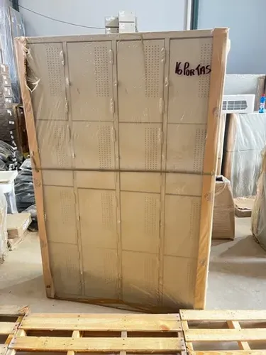 Armário de Aço com 16 portas Pequenas (Roupeiro)