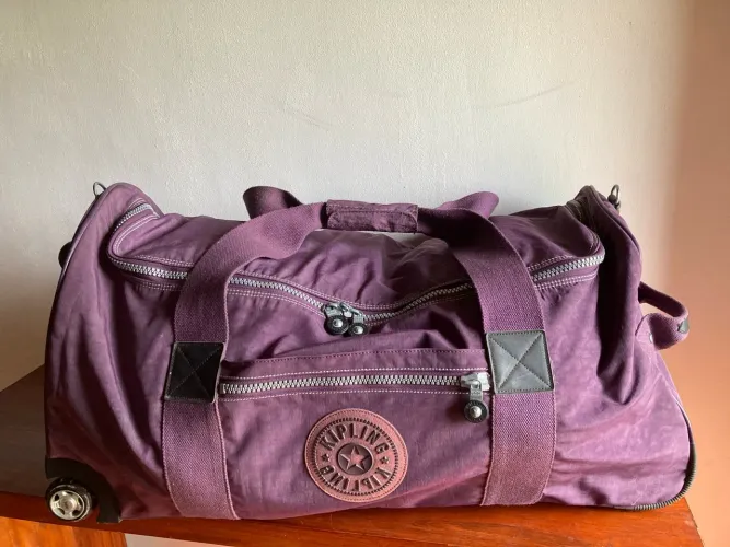 Mala de Viagem Kipling Roxo com Rodinhas