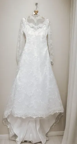 Vestido de Noiva 2 em 1 em Renda
