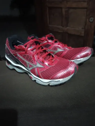 Tênis Mizuno Wave - Vermelho e Prata