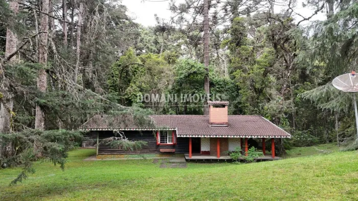 Casa com Terreno Plano em Condomínio Fechado na Região de Capivari - Campos do Jordão/SP