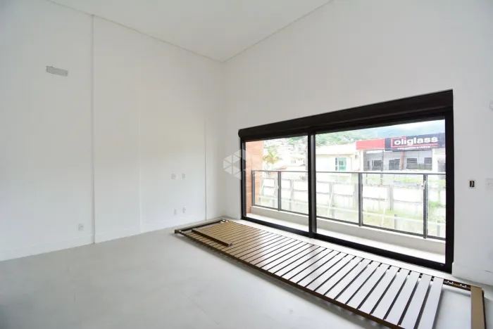 LOFT NO SACO GRANDE COM ÓTIMA LOCALIZAÇÃO EM FLORIANÓPOLIS/SC