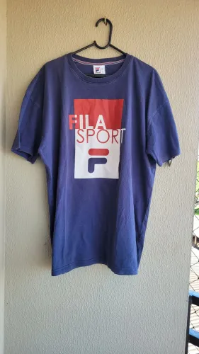 Camiseta Fila Sport - Tamanho G (BR) / L (US).