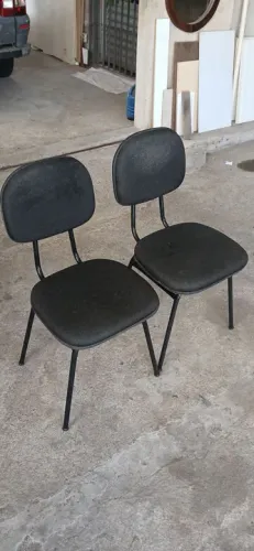 Par de Poltronas Pretas em Ótimo Estado