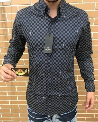 Camiseta Masculina Preta com cinza LV