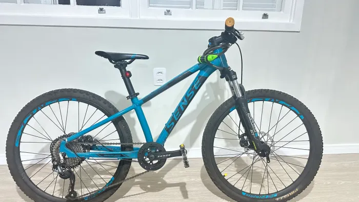 Vendo bicicleta Sense infantojuvenil, aro 24, câmbio traseiro Shimano Altus 9 velocidades,