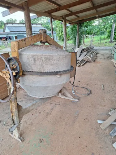 Vende-se um  betoneira usada