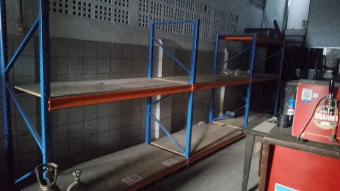 Porta Pallet Duplo - 03 itens com 02 prateleiras de madeira