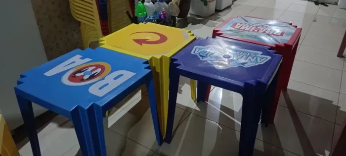Conjunto Mesa de Plástico c/ 4 Cadeiras