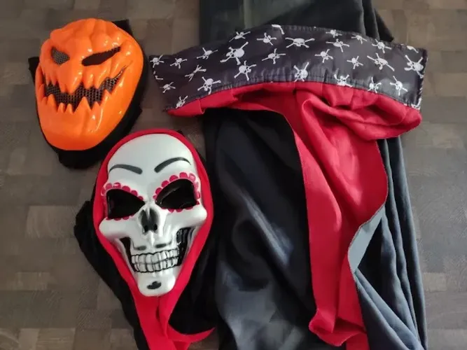 Kit Mascara Caveira e Caveira Laranja Abobora Halloween Capa Longa Adulto 1,4 m altura