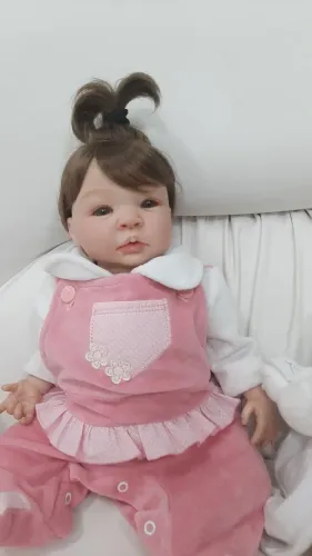 Bebê reborn realista com acessórios e enxoval