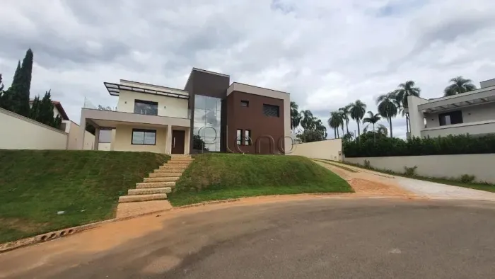 Casa à Venda no Condomínio Querência em Valinhos, no bairro Dois Córregos.