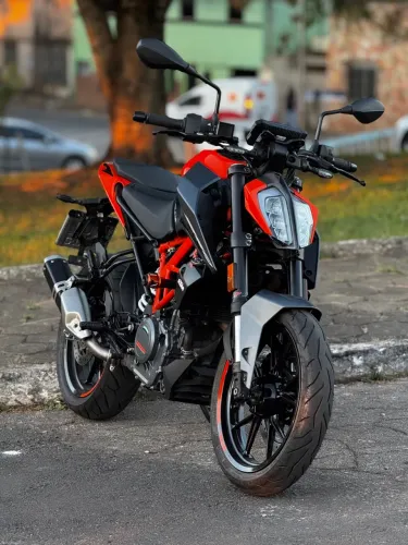 KTM DUKE 390 2024.
