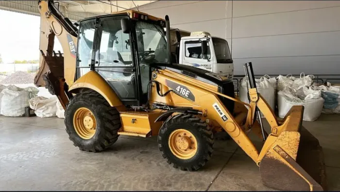 Retroescavadeira Caterpillar 416E - Ótimo P/ 1º Máquina