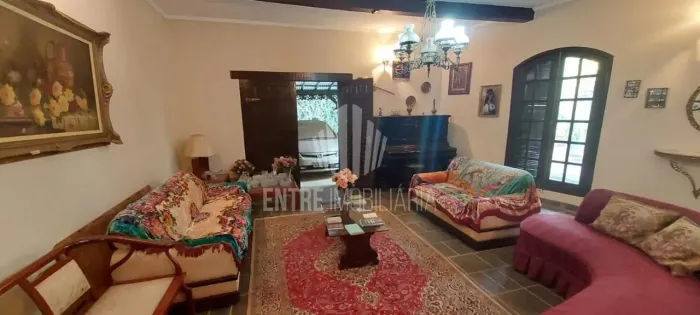 Casa em área residencial/comercial