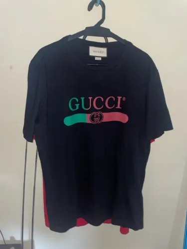 Camiseta Gucci em linda estampa.