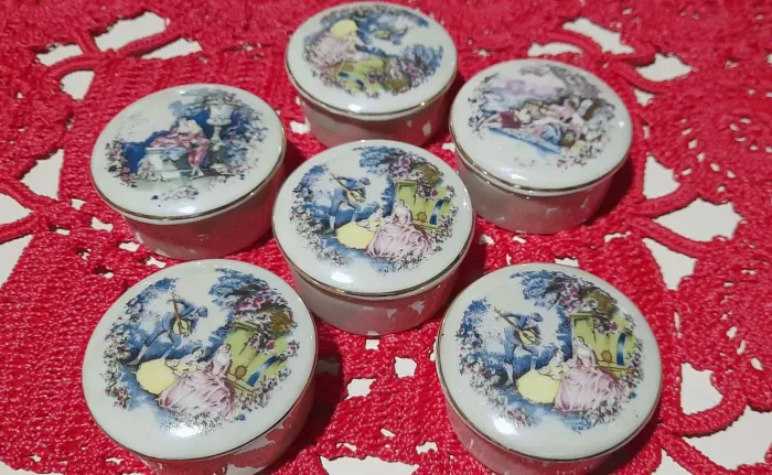 Conjunto de 6 Caixas de Porcelana com Decoração
