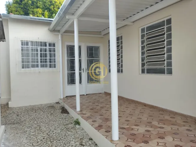 3 DORMITORIOS SALA DE ESTAR COZINHA COM GABINETE 2 BANHEIROS QUINTAL GRANDE FÁCIL ACESSO P