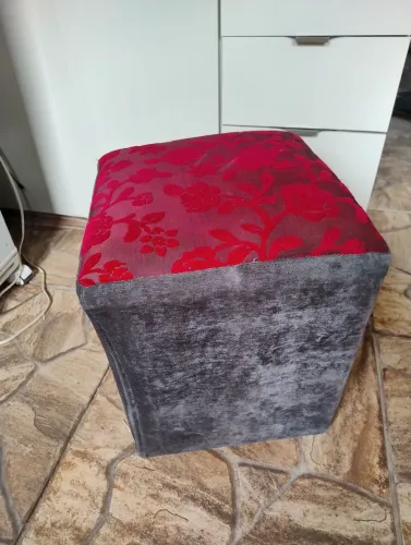 Lindo Puff - feito com madeira resistente 