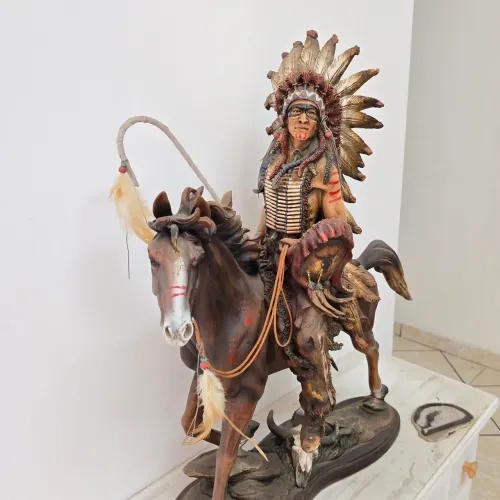 Escultura de Índio Cavalgando Realista -  75cm
