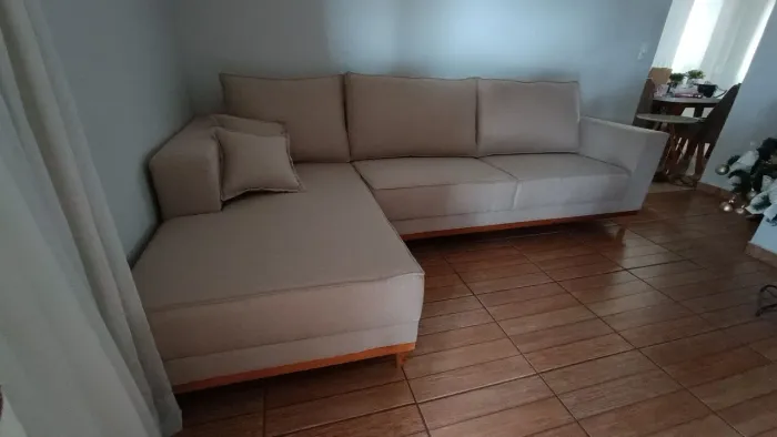 Sofá de Canto detalhe em madeira de luxo