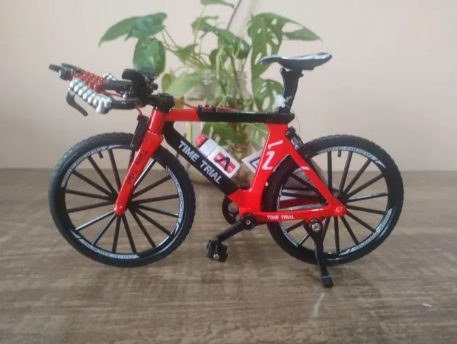 Bike Vermelha Speed Metal c/Pneus de Borracha- Muito Linda!