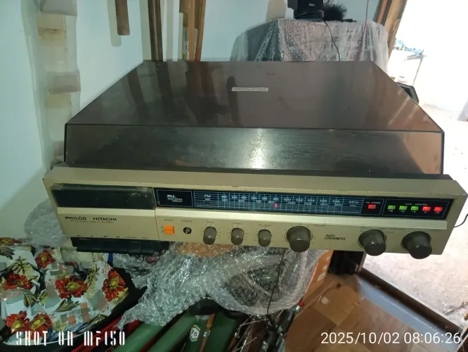 Vendo som antigo Philco Hitachi só o rádio acende as luzes ..o toca FITAS i o tv dic não 