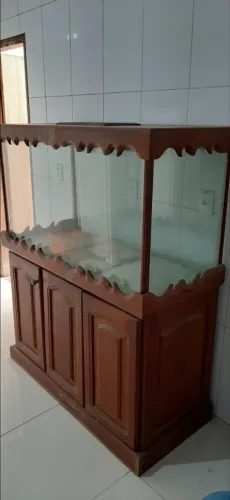 Aquário 400 lts. Com móvel de madeira pura